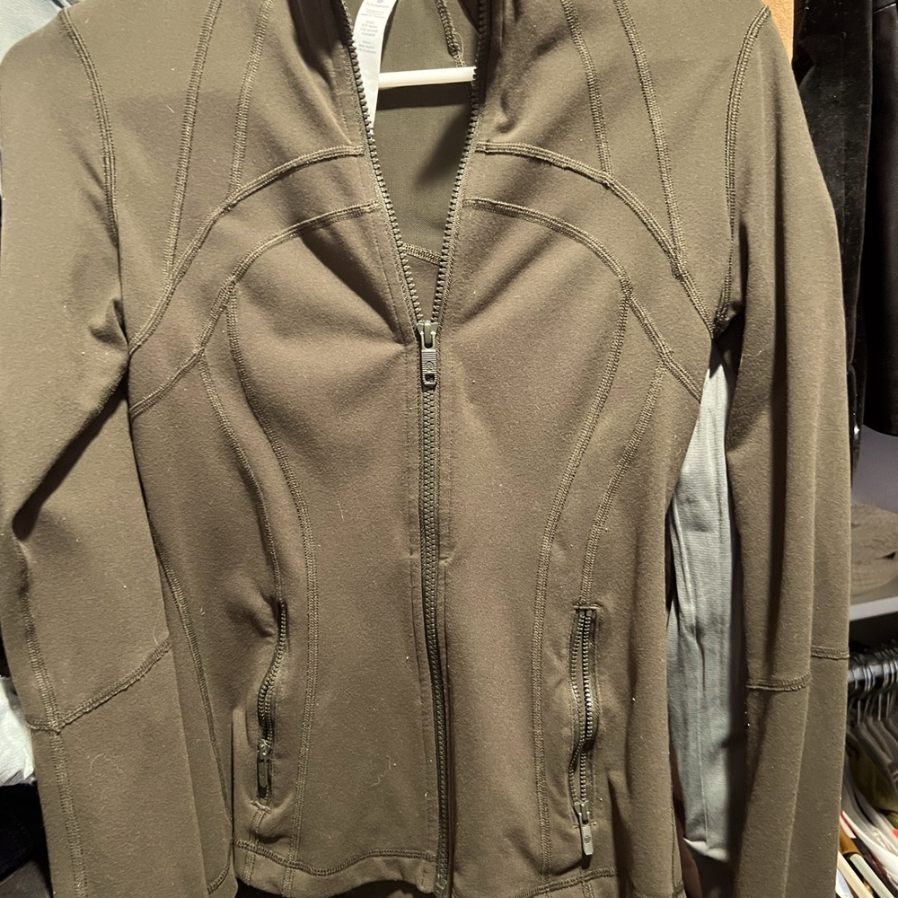 Lulu lemon zip up size 4